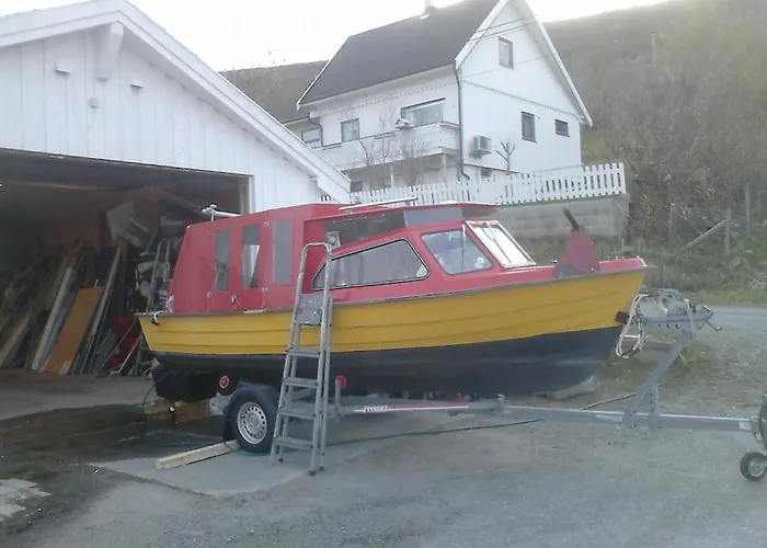 House With Sea View, Boathouse, Garage And Boat Villa Hammerfest