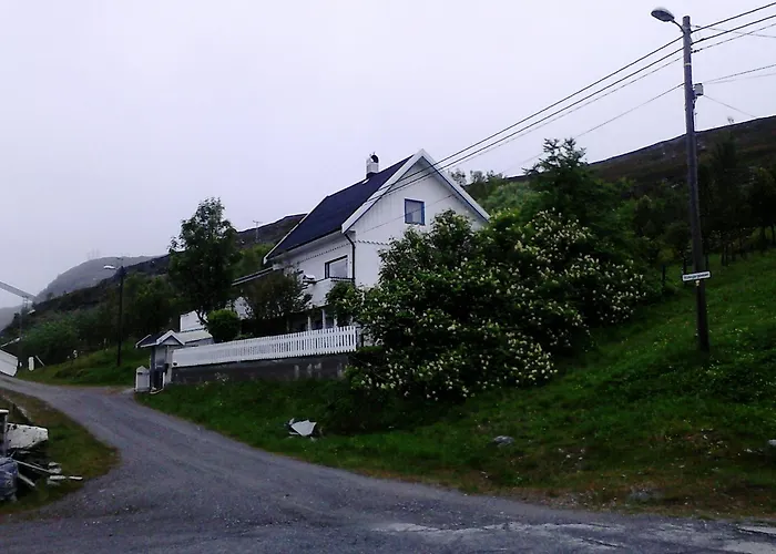 House With Sea View, Boathouse, Garage And Boat * Hammerfest